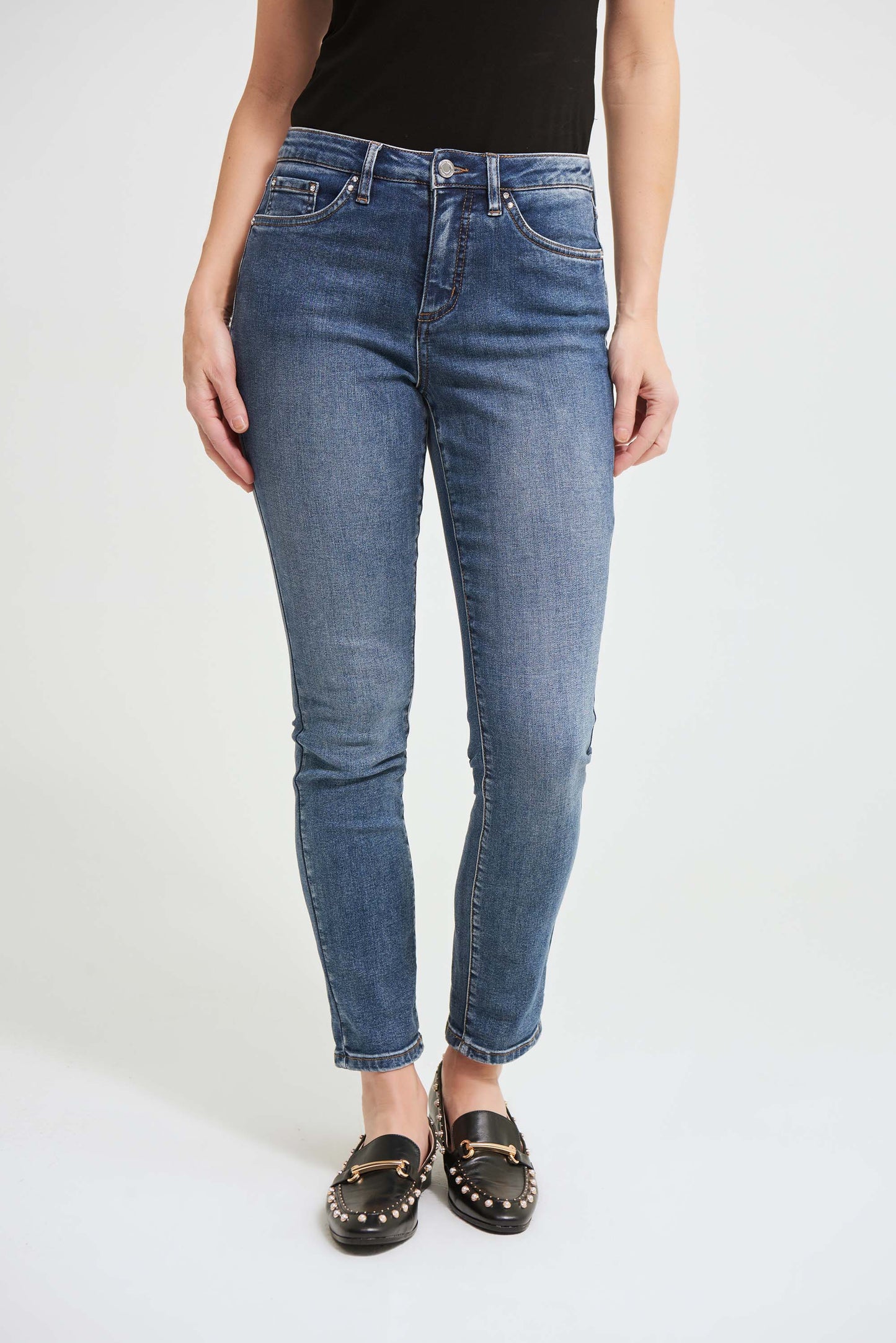 CROPPED JEANS WITH ROLLED HEM
